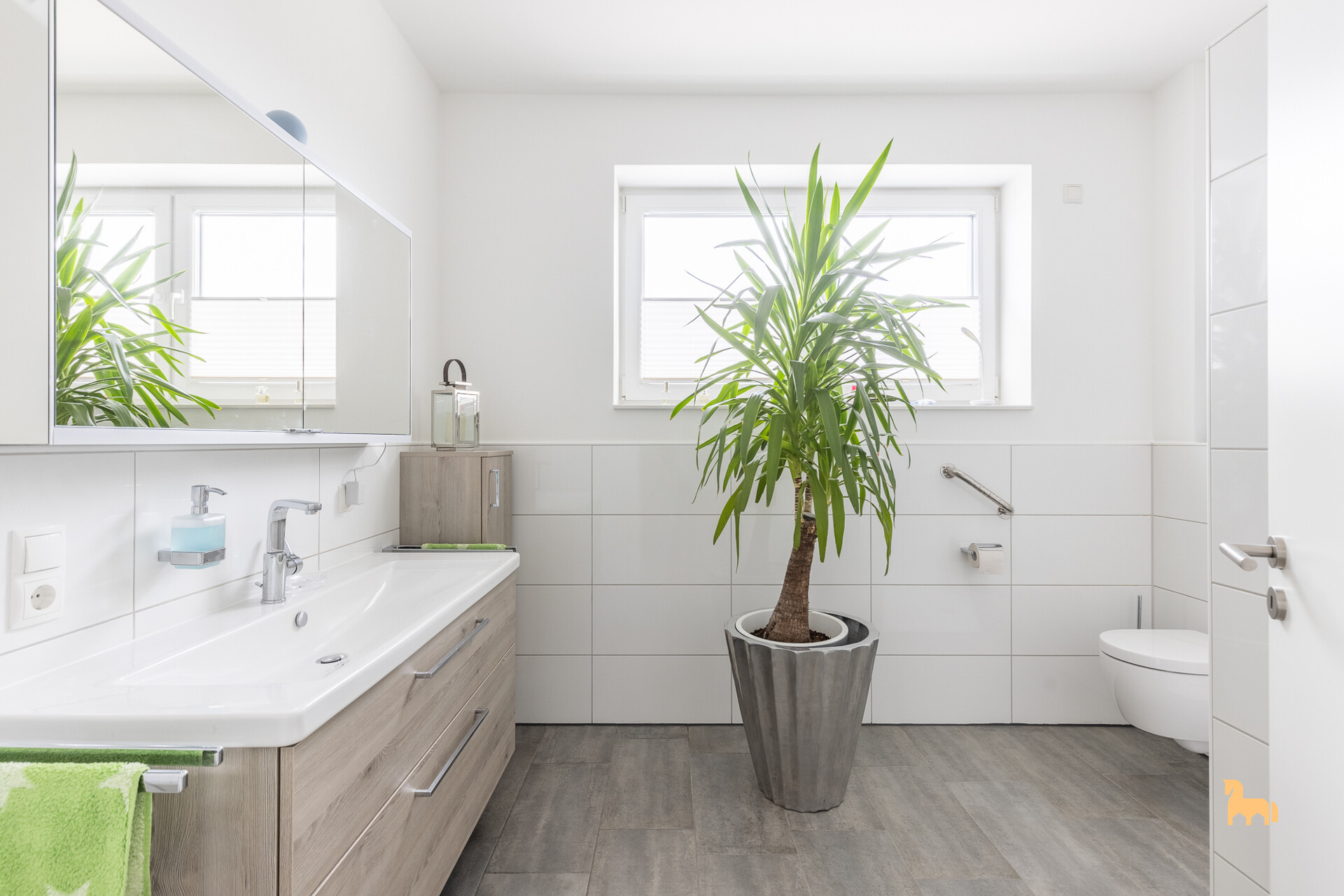 cdcdad3d-4b34-406a-8f39-647740358e95