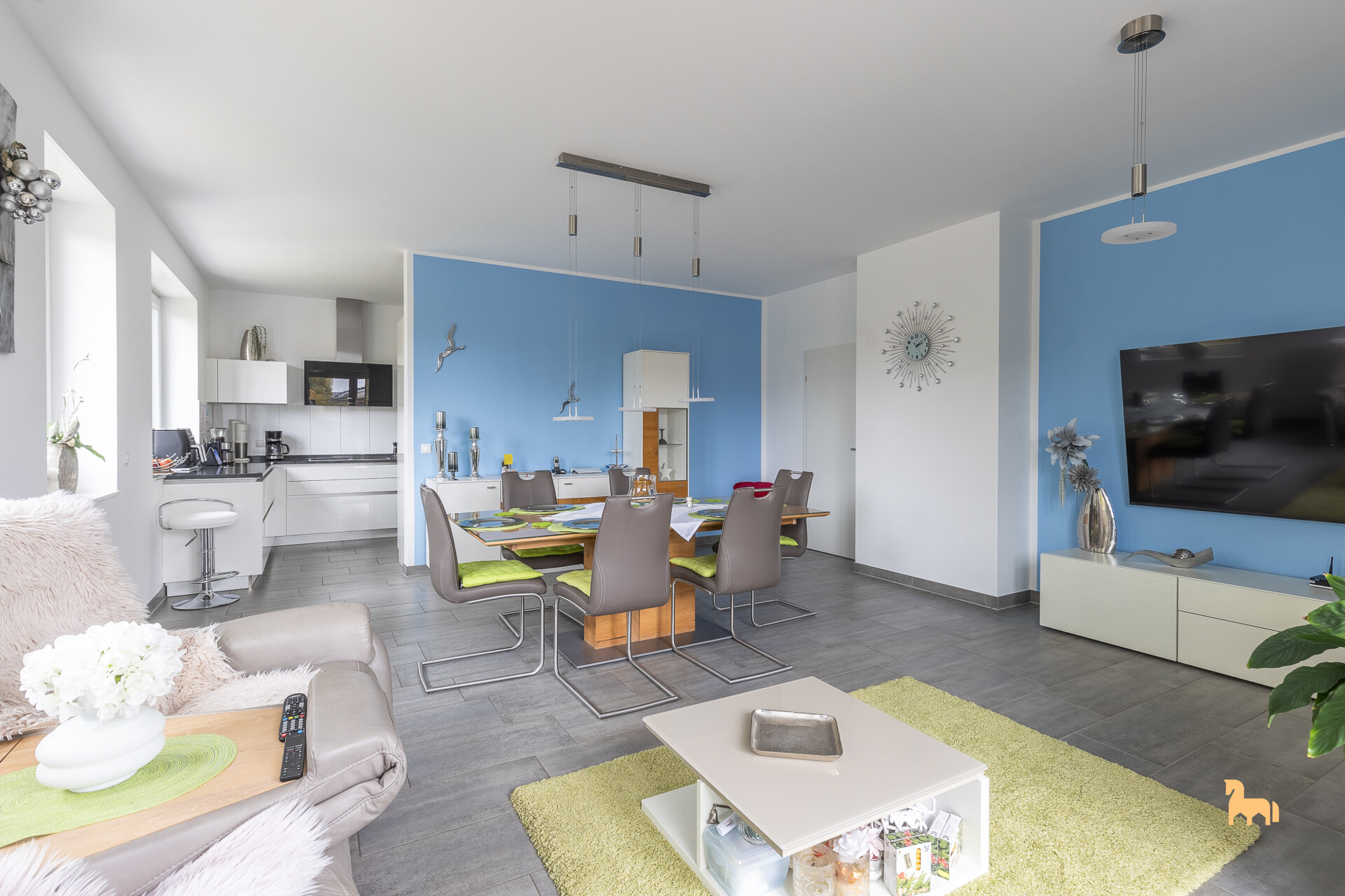 f5e7b646-697a-4334-9553-50d6307975db (1)